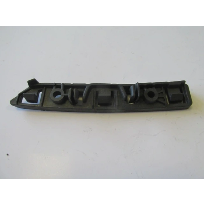 FIAT EGEA- SW- 21; ÖN TAMPON BAĞLANTI BRAKETİ ÜST SAĞ (ÇAMURLUĞA TAKILAN)