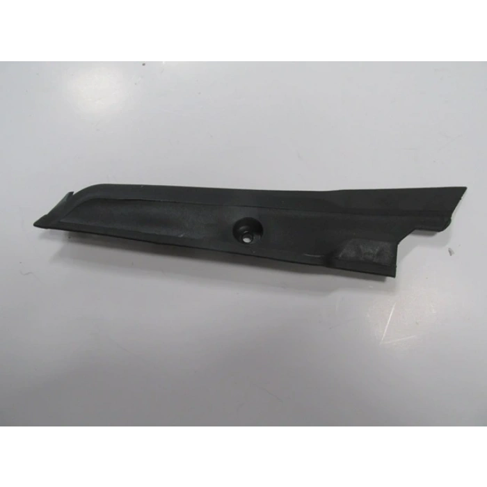 FIAT GRANDE PUNTO- 06/12; ÖN CAM KENAR PLASTİĞİ SAĞ (SİLGİ PANELİ/TESPİT PLASTİĞİ) SAĞ