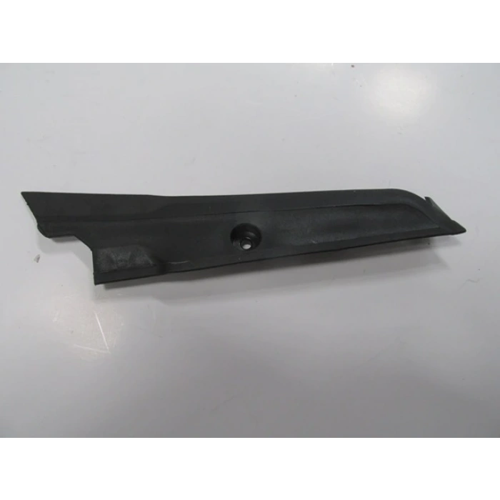 FIAT GRANDE PUNTO- 06/12; ÖN CAM KENAR PLASTİĞİ SAĞ (SİLGİ PANELİ/TESPİT PLASTİĞİ) SOL