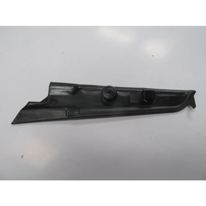 FIAT LINEA CLASSIC- 06/15; ÖN CAM KENAR PLASTİĞİ SAĞ (SİLGİ PANELİ/TESPİT PLASTİĞİ) SOL