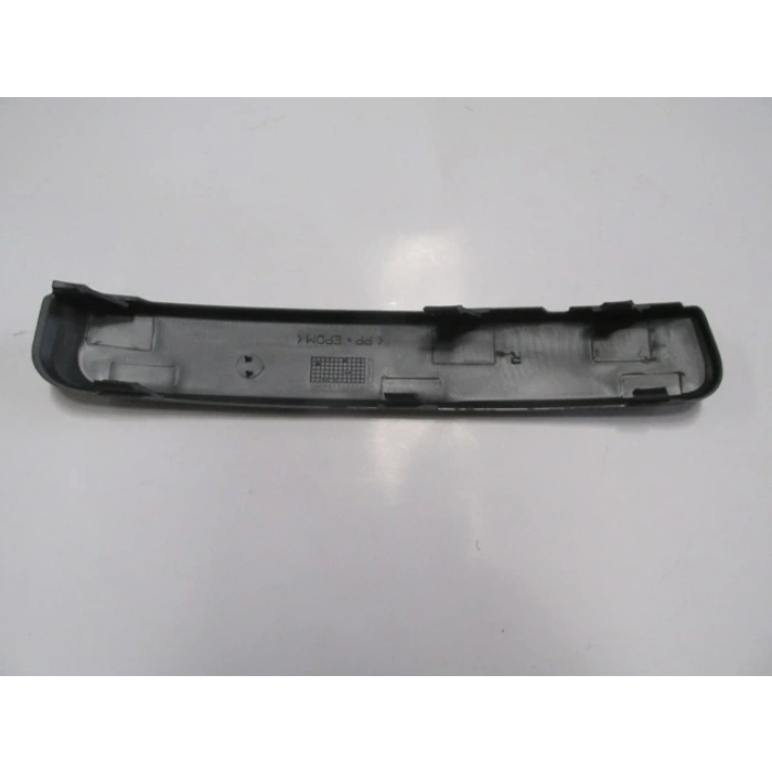 FORD FOCUS C MAX- 04/06; ÖN TAMPON BANDI SAĞ SİYAH (PÜTÜRLÜ TİP) (TYG)