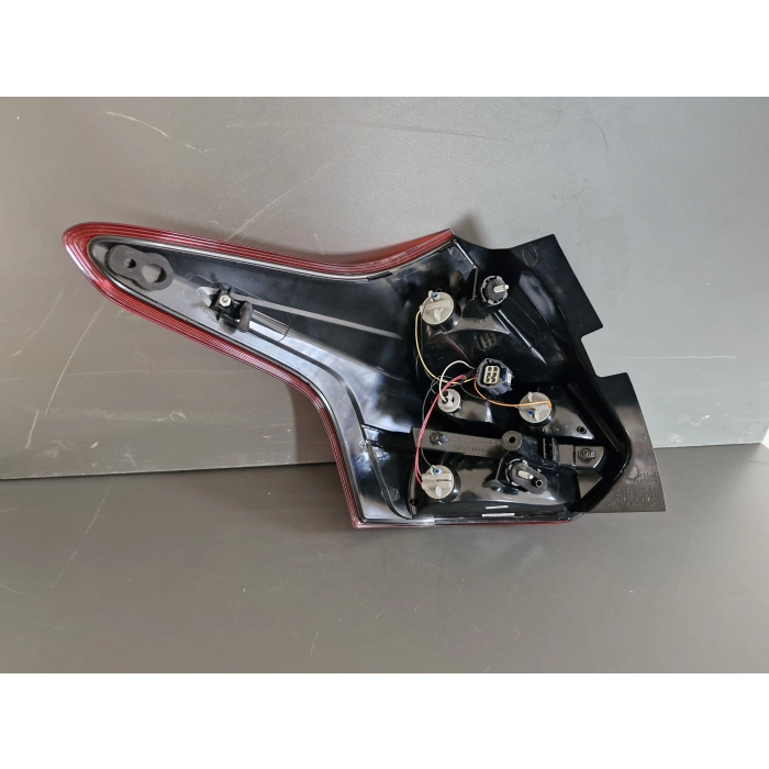 FORD FOCUS SAĞ ARKA STOP LAMBASI ORJİNAL SIFIR 2011-2014