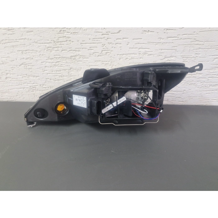 FORD FOCUS SAĞ ÖN FAR MOTORSUZ SIFIR 2001-2005