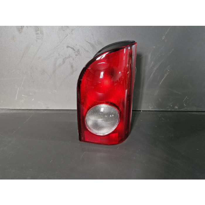 HYUNDAİ H100 SAĞ ARKA STOP LAMBASI DUYSUZ SIFIR 1996-2005