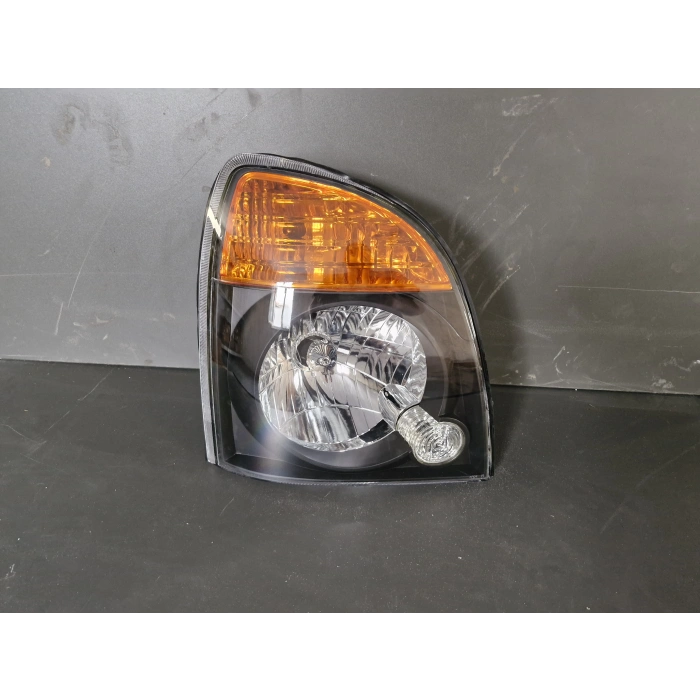 HYUNDAİ H100 SAĞ ÖN FAR İÇİ SİYAH ZEMİN SIFIR 2012-2016