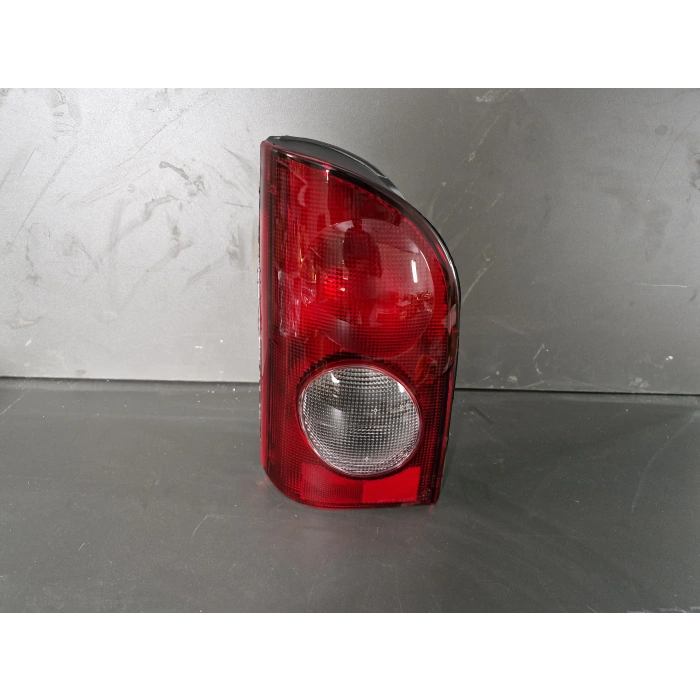 HYUNDAİ H100 SOL ARKA STOP LAMBASI DUYSUZ SIFIR 1996-2005
