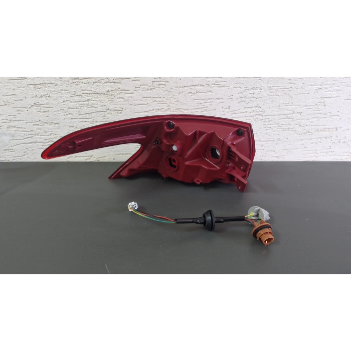 HYUNDAİ İ20 SAĞ DIŞ STOP LAMBASI LEDSİZ SIFIR 2020-2026