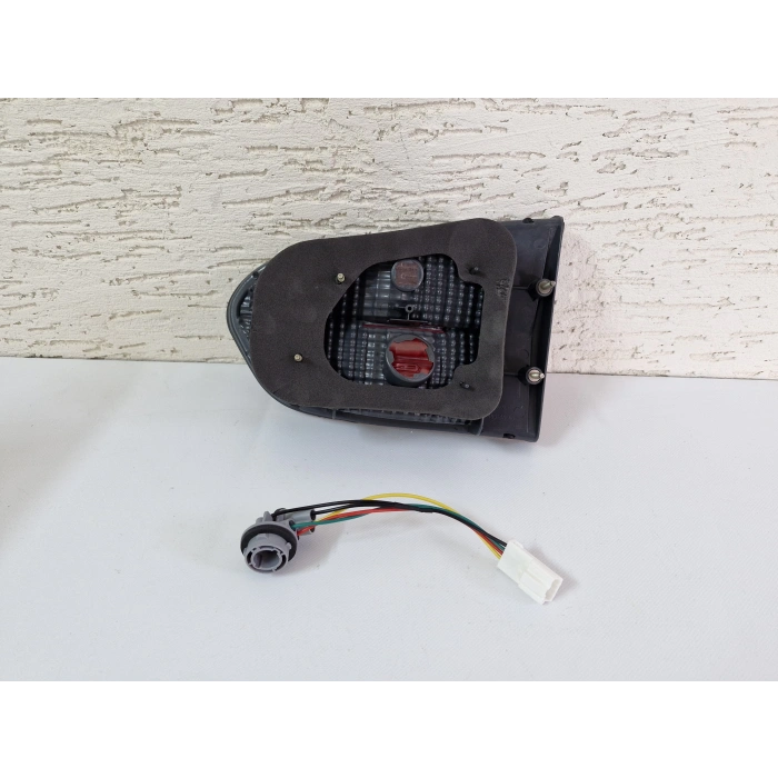 HYUNDAİ STAREX SOL ARKA BAGAJ İÇ STOP LAMBASI SIFIR 2005-2007