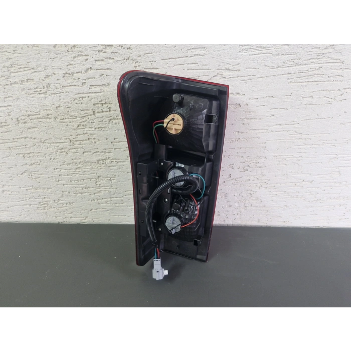 İSUZU D-MAX SAĞ ARKA STOP LAMBASI LEDSİZ SIFIR 2012-2016