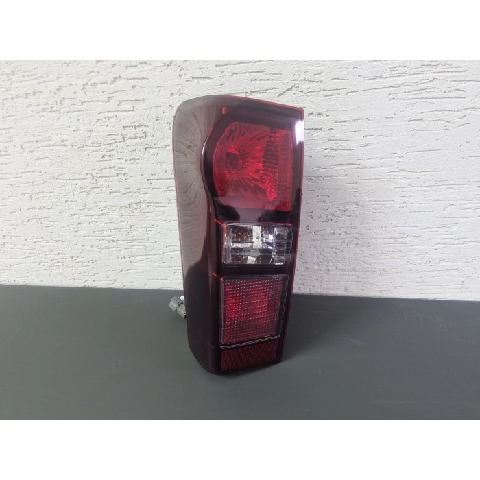 İSUZU D-MAX SOL ARKA STOP LAMBASI LEDSİZ SIFIR 2012-2016