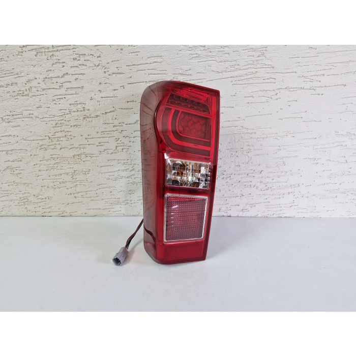 İSUZU D-MAX SOL ARKA STOP LAMBASI SIFIR 2017-2019