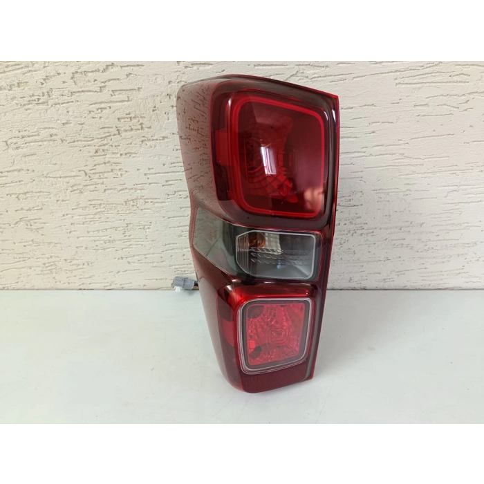 İSUZU D-MAX SOL ARKA STOP LAMBASI SIFIR 2020-2021