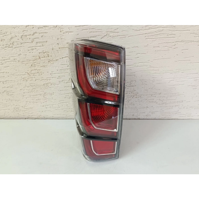 İSUZU D-MAX SOL ARKA STOP LAMBASI SIFIR 2024-2026