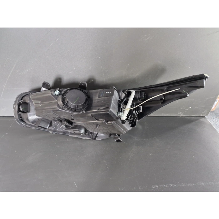 KİA CEED SAĞ ÖN FAR LEDLİ GÜNDÜZ FARLI 2012-2018 SIFIR AYARINDA