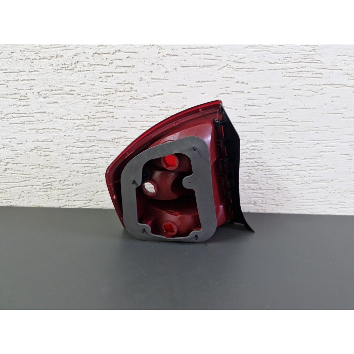 KİA CERATO SEDAN SAĞ ARKA STOP LAMBASI SIFIR 2004-2006