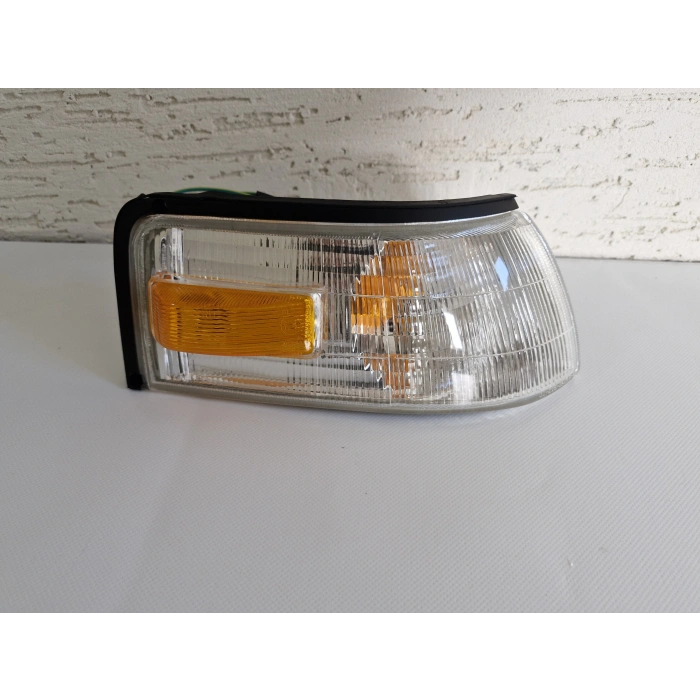 MAZDA 626 SAĞ ÖN FAR SİNYALİ DUYLU SIFIR 1988-1991