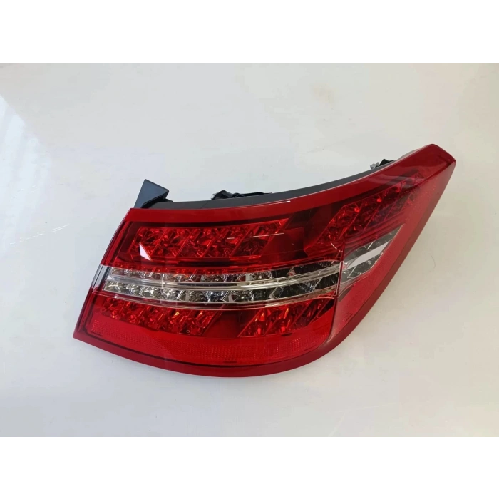 MERCEDES E-CLASS W207 C207 COUPE E180 E200 E250 SAĞ STOP DIS LEDLİ 2009-2013