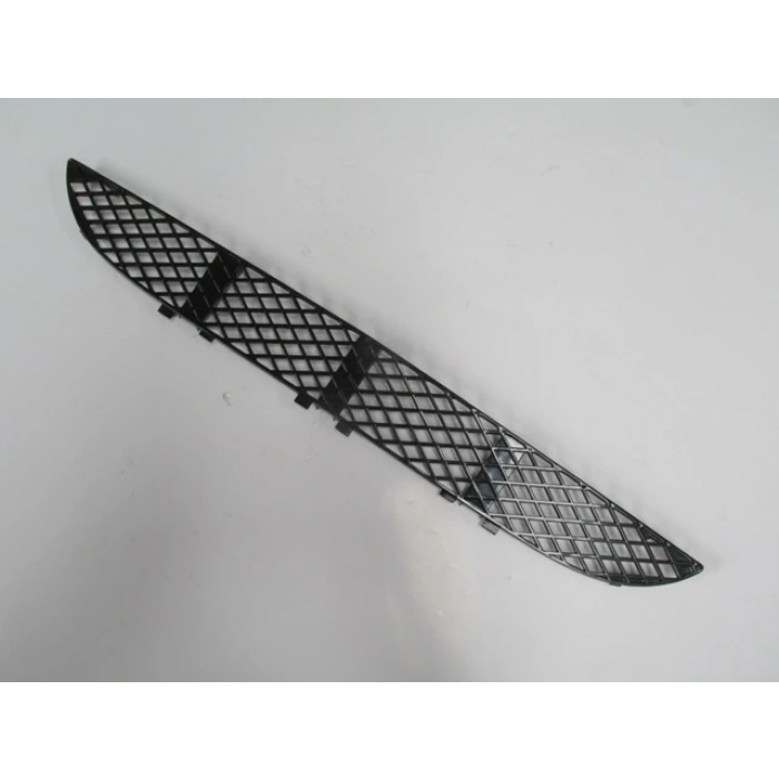 MERCEDES E CLASS- W210- 00/02; ÖN TAMPON PANJURU ORTA SİYAH (BAKLAVA DESENLİ) (TW)