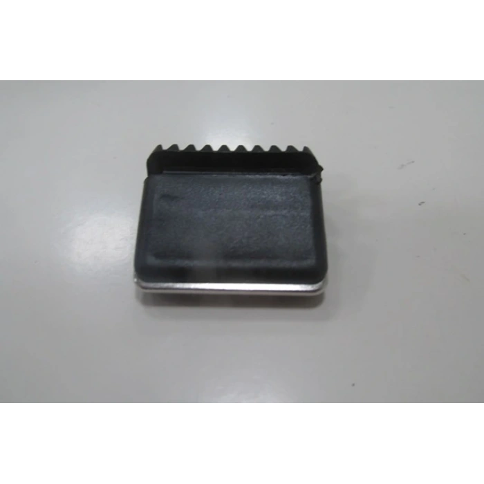 MERCEDES E CLASS- W210- 96/99; HAVALANDIRMA IZGARASI YÖN DÜĞMESİ