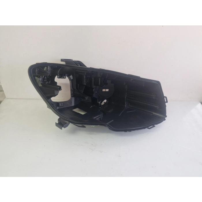 MERCEDES W117 CLA SAĞ ÖN FAR KASASI SIFIR 2016-2018