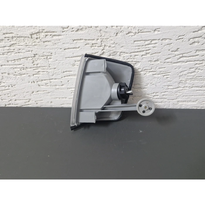 MERCEDES W201 190E SAĞ ÖN FAR SİNYALİ DUYLU BEYAZ SIFIR 1983-1993