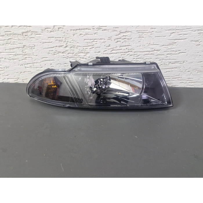 MİTSUBİSHİ CARİSMA SAĞ ÖN FAR SİYAH SIFIR 2000-2005