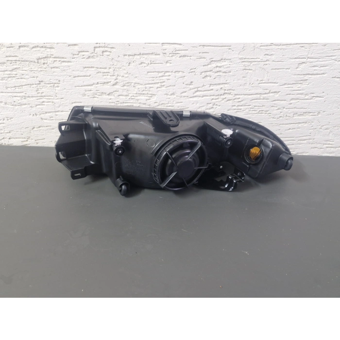 MİTSUBİSHİ CARİSMA SAĞ ÖN FAR SİYAH SIFIR 2000-2005