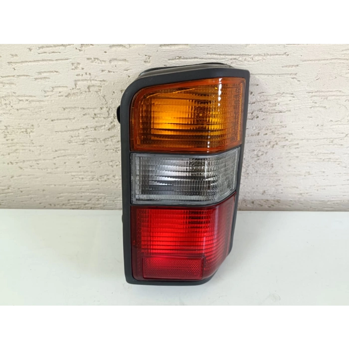 MİTSUBİSHİ L-300 SAĞ ARKA STOP LAMBASI SIFIR DUYLU 1988-2008