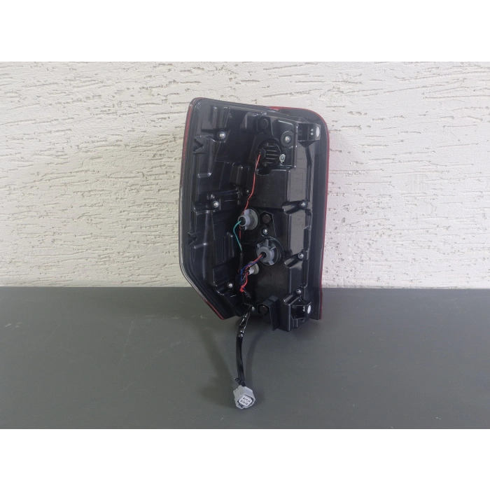 MİTSUBİSHİ L200 SAĞ ARKA STOP LAMBASI LEDLİ DUYLU 2019-2021 SIFIR AYARINDA