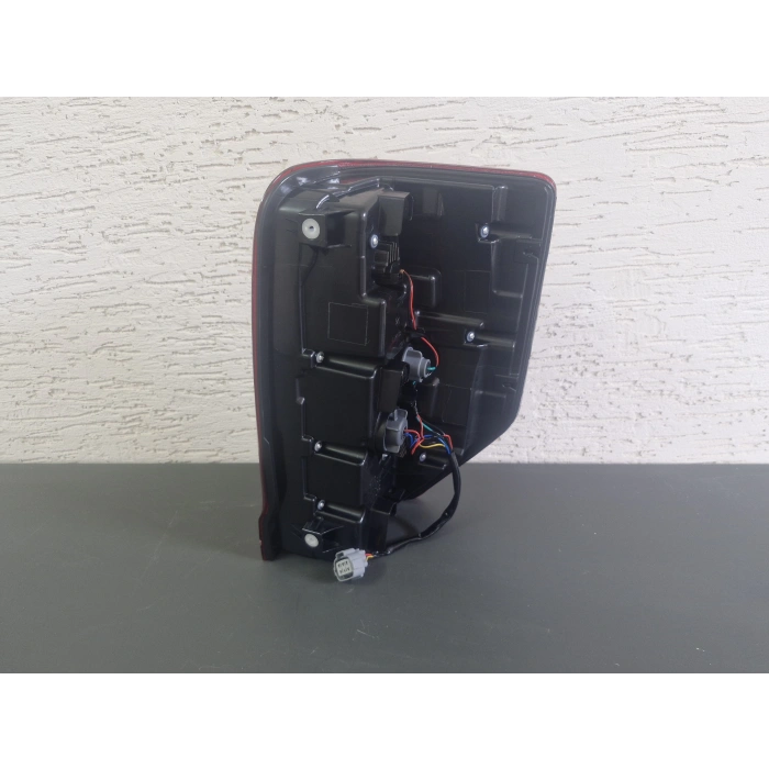 MİTSUBİSHİ L200 SOL ARKA STOP LAMBASI LEDLİ DUYLU 2019-2021 SIFIR AYARINDA