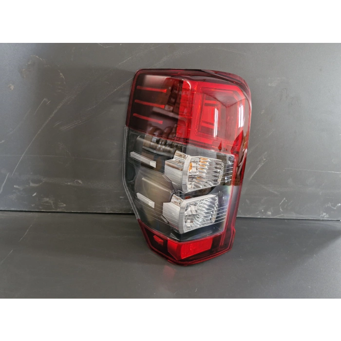 MİTSUBİSHİ L200 SOL STOP LAMBASI LEDSİZ DUYLU SIFIR 2019-2021