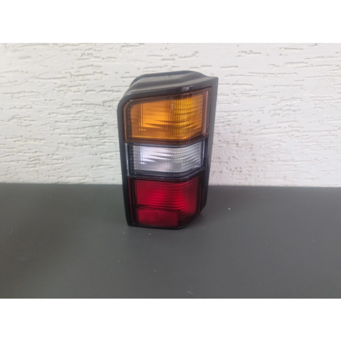 MİTSUBİSHİ L300 SAĞ ARKA STOP LAMBASI DUYSUZ SIFIR 1987-1997