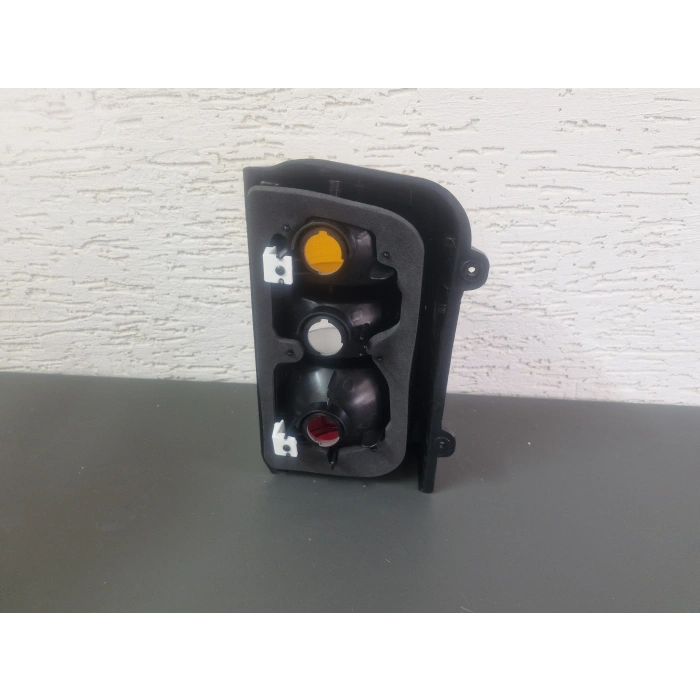 MİTSUBİSHİ L300 SAĞ ARKA STOP LAMBASI DUYSUZ SIFIR 1987-1997