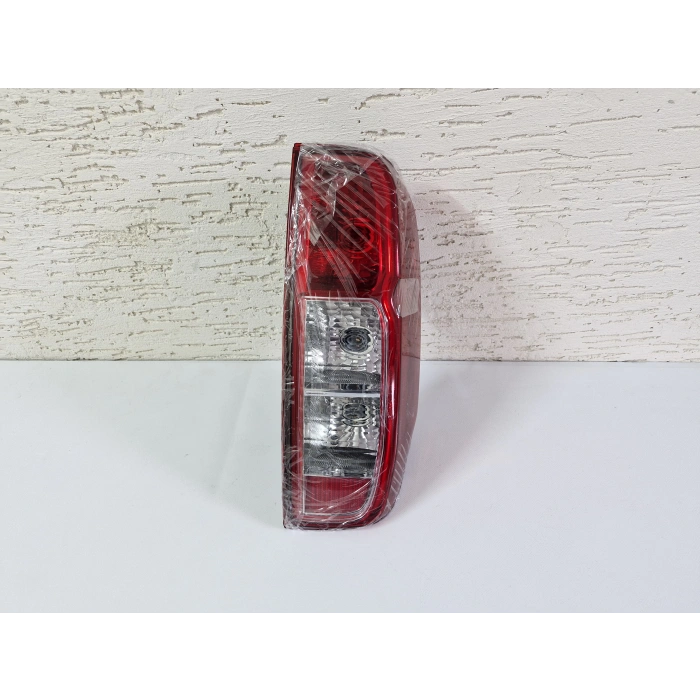 NİSSAN NAVARA SAĞ ARKA STOP LAMBASI DUYLU SIFIR 2006-2014