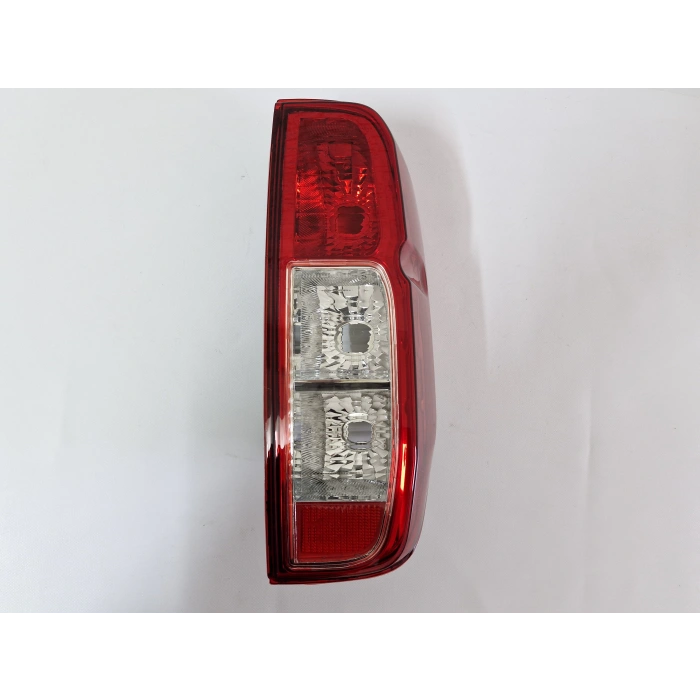 NİSSAN NAVARA SAĞ ARKA STOP LAMBASI DUYSUZ SIFIR 2006-2014