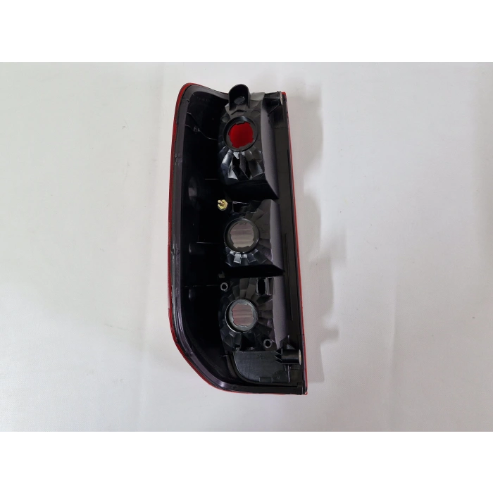 NİSSAN NAVARA SAĞ ARKA STOP LAMBASI DUYSUZ SIFIR 2006-2014