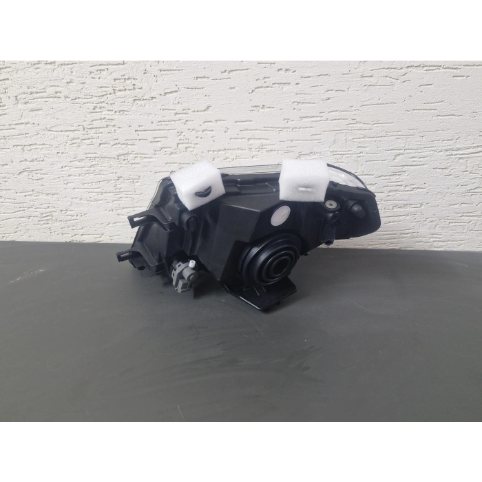 NİSSAN NAVARA SAĞ ÖN FAR MOTORLU SIFIR 2012-2014