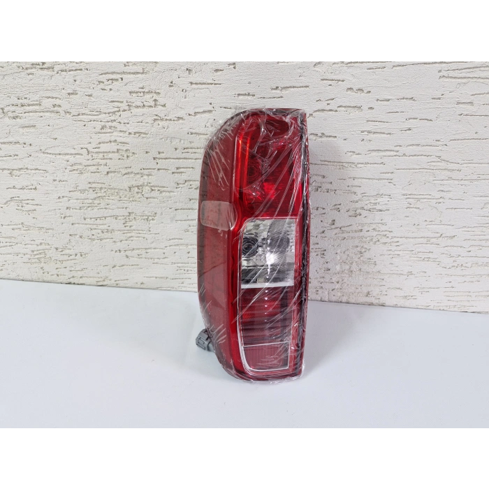 NİSSAN NAVARA SOL ARKA STOP LAMBASI DUYLU SIFIR 2006-2014