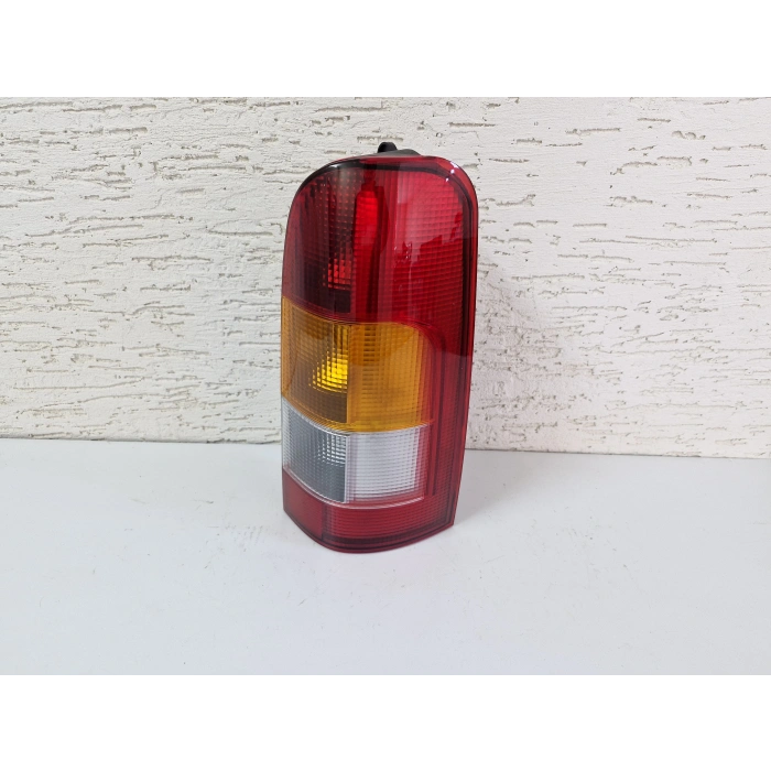 NİSSAN VANETTA SAĞ ARKA STOP LAMBASI SIFIR 1990-2000