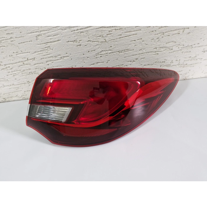 OPEL ASTRA J SEDAN SAĞ ARKA DIŞ STOP LAMBASI SIFIR 2014-2020