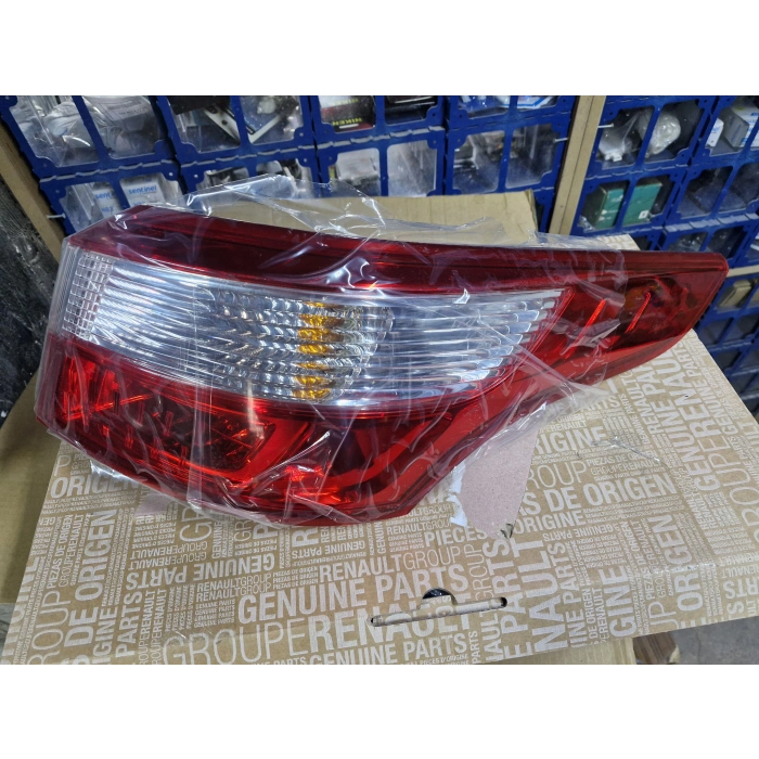 RENAULT LATİTUDE SAĞ ARKA STOP LAMBASI ORJİNAL SIFIR 2010-2015
