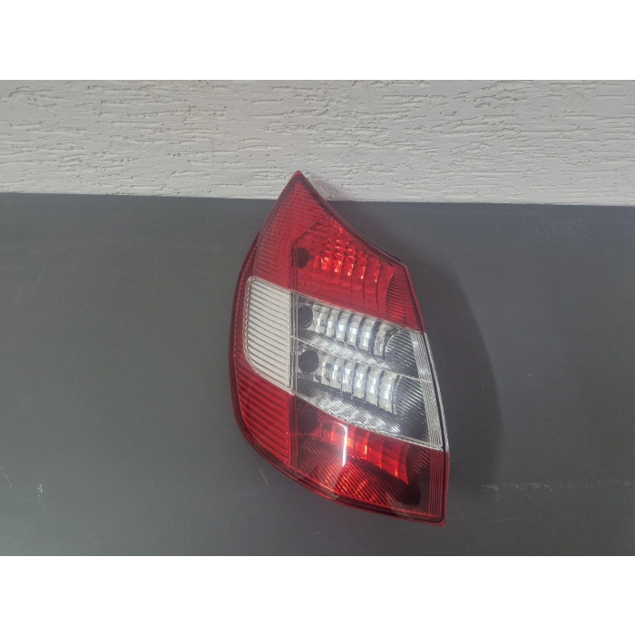 RENAULT SCENİC 2 SOL ARKA STOP LAMBASI BEYAZ DUYSUZ SIFIR 2003-2006