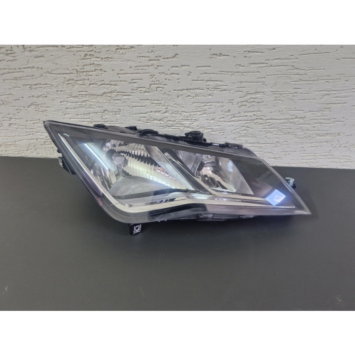 SEAT LEON SAĞ ÖN FAR HALOJEN SIFIR 2017-2021