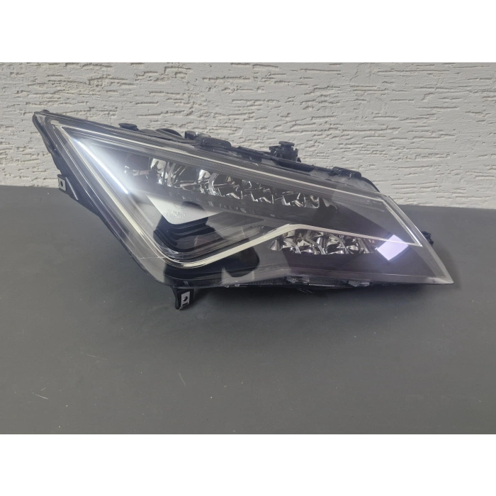 SEAT LEON SAĞ ÖN FAR LEDLİ YAZILI SIFIR 2017-2020