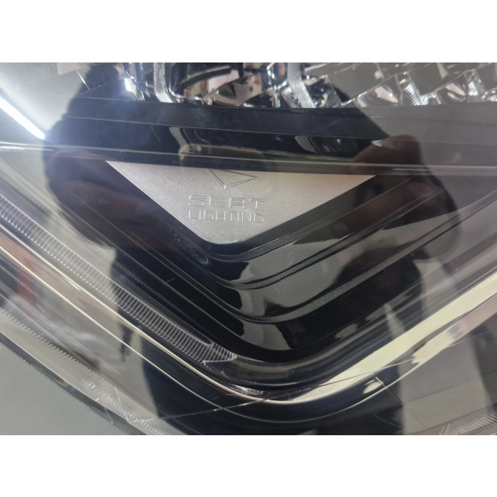 SEAT LEON SAĞ ÖN FAR LEDLİ YAZILI SIFIR 2017-2020