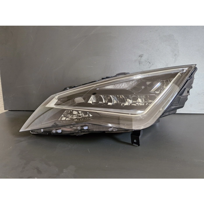 SEAT LEON SOL ÖN FAR LEDLİ BEYİNLER ÜZERİNDE SIFIR 2012-2016