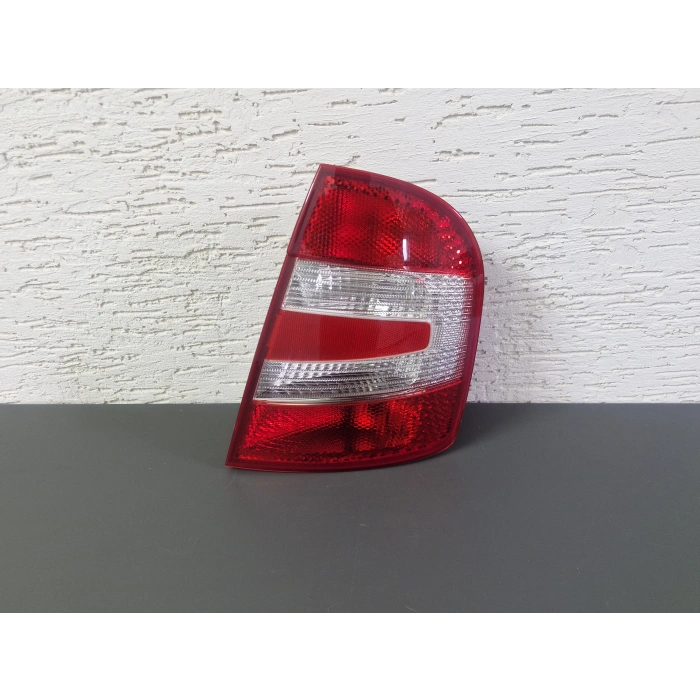 SKODA FABİA SAĞ ARKA STOP LAMBASI SIFIR 2004-2008