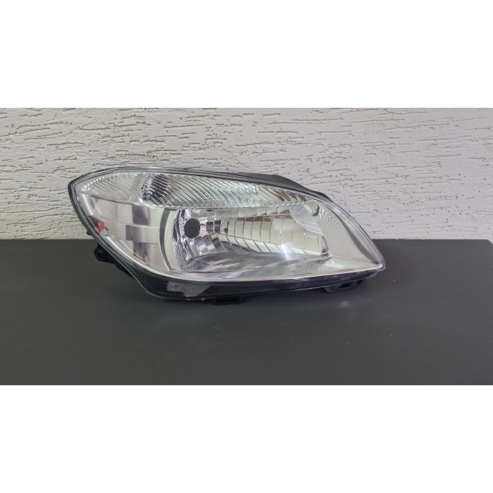 SKODA FABİA SAĞ ÖN FAR BEYAZ MOTORLU SIFIR 2009-2012