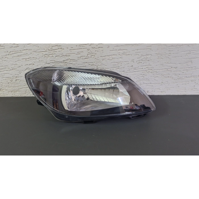 SKODA FABİA SAĞ ÖN FAR SİYAH MOTORLU SIFIR 2009-2012