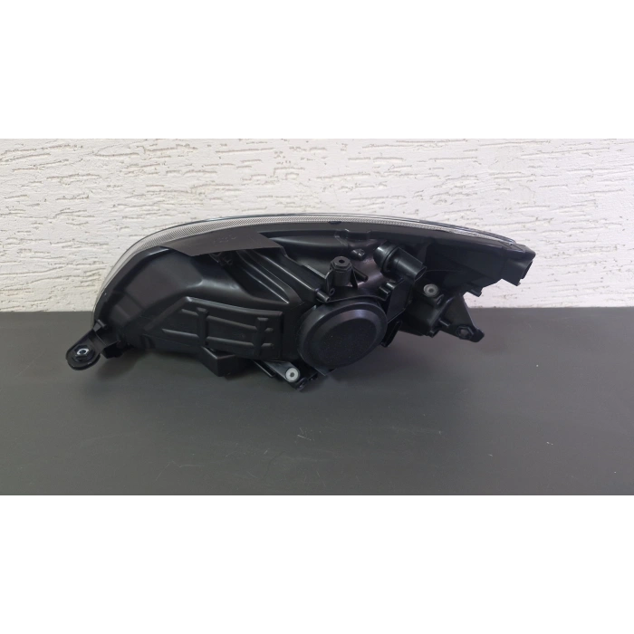 SKODA FABİA SAĞ ÖN FAR SİYAH MOTORLU SIFIR 2009-2012